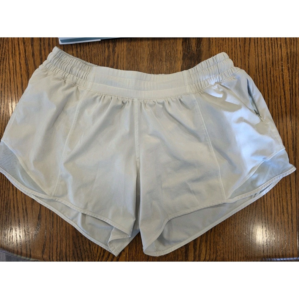 Lululemon Hotty Hot High-Rise Lined Short 4" Off White / Bone Size 8 LW7AVGT
